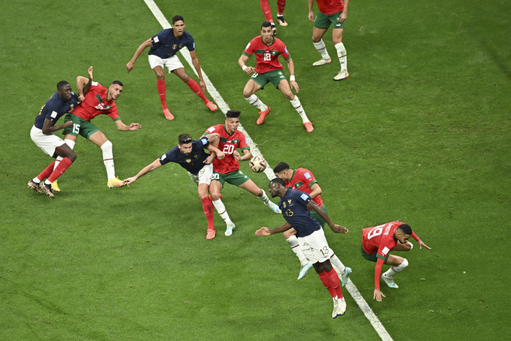 比利时擒摩洛哥，锁定欧洲杯决赛席位，全场震撼