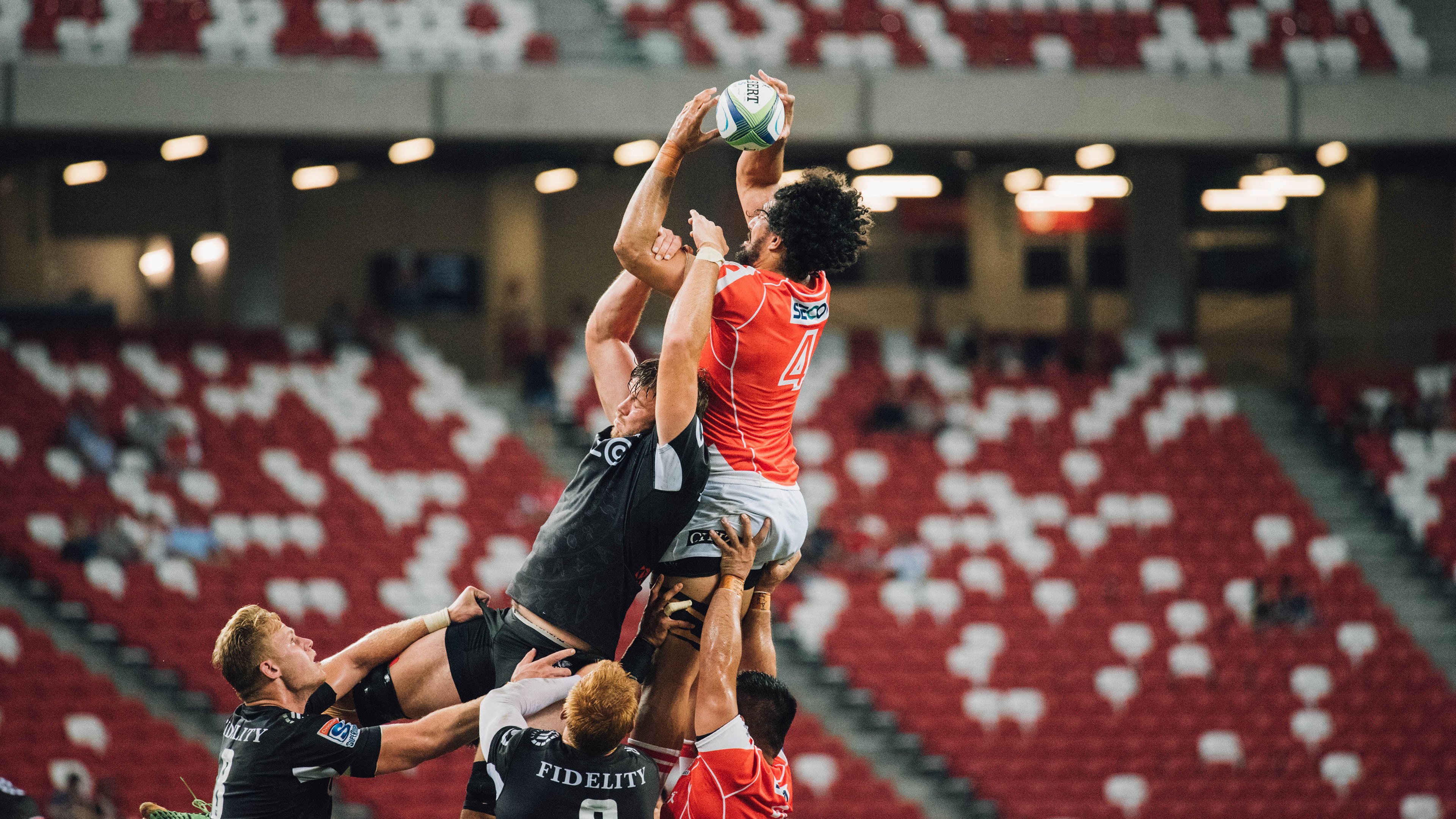 开云体育官网-欧冠淘汰赛焦点战惊现时空错乱？独行侠连续得分压制山西队，足球迷怒喷，走错片场了吧！